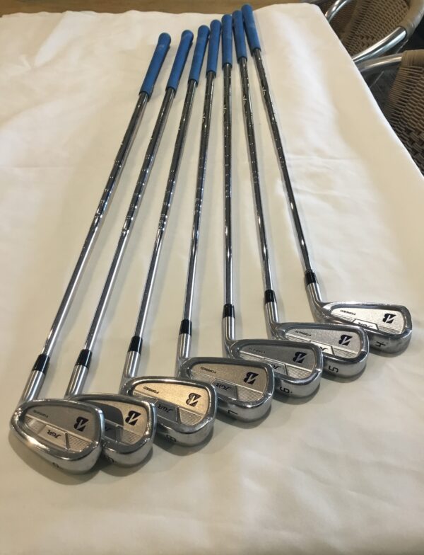 #32 Bridgestone JGR Forged Mens irons 4-PW